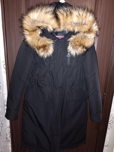 Пуховики и зимние куртки: Продаю Куртка -2000сом Шуба-2500сом в отличном состоянии 😍 Серый