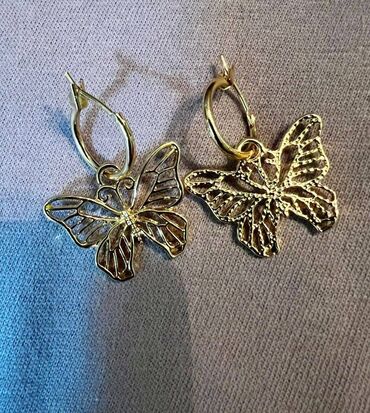 золотые серьги с жемчугом: Серьги в виде бабочки с полыми элементами простого дизайна, размер