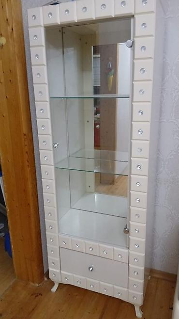 moyka skaf: Şüşəli vitrin dolabı - Rəng: krem/ivori - Material: MDF karkas, ön və — 1