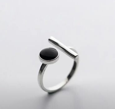свадебные кольца: Продаю серебряное кольцо с черным ониксом. Размер регулируется. Обмен