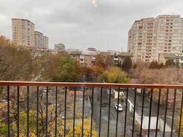 Uzunmüddətli kirayə mənzillər: Nərimanov metrosuna yaxın 5 mertebeli binanın 5-ci mərtəbəsində — 9