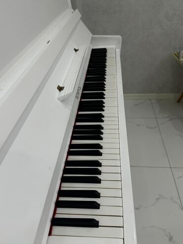 piano sumqayıt: Pianino satilir. tam iwlek veziyyetdedir. sadece koklenmeye ehtiyaci