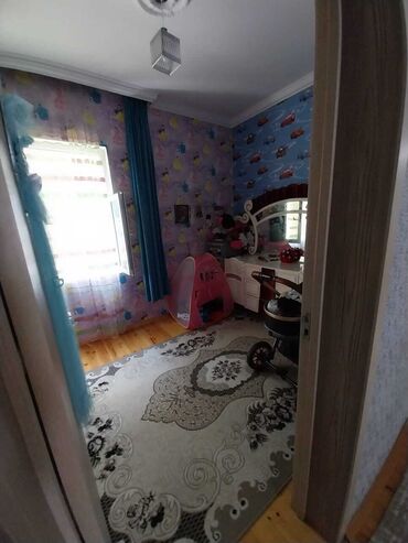 Həyət evləri və villaların satışı: Satılır: həyətli ev - Geniş, tam daş döşəməli həyət. Hündür, taxta — 17