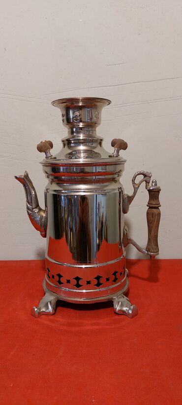 Digər çaydanlar: Klassik samovar dəsti - Material: cilalanmış metal korpus (gümüşü və — 9