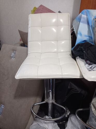 Салонные кресла: Продам стулья 3 шт за 10т сом стулья очень хорошие.Для парикмахерских