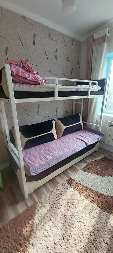 эт кой: Двухъярусная кровать-чердак с нижним диваном-кроватью. - Верхний — 2