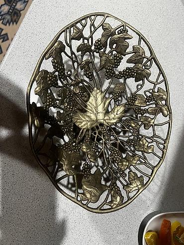 kasa: Bürünc rəngli dekorativ ayaqlı meyvə qabı - Material: metal ərintisi — 1