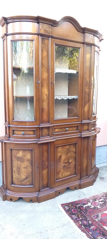 Stilske vitrine: Veliki izbor stilskog namestaja i kucnih stvari lustera lampi figura — 2