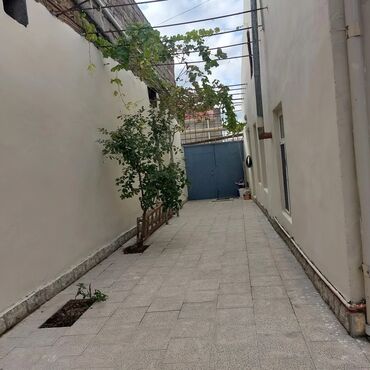 Həyət evləri və villaların satışı: Əmircan qəs. 7 otaqlı, 2 kv. m, Orta təmir — 3
