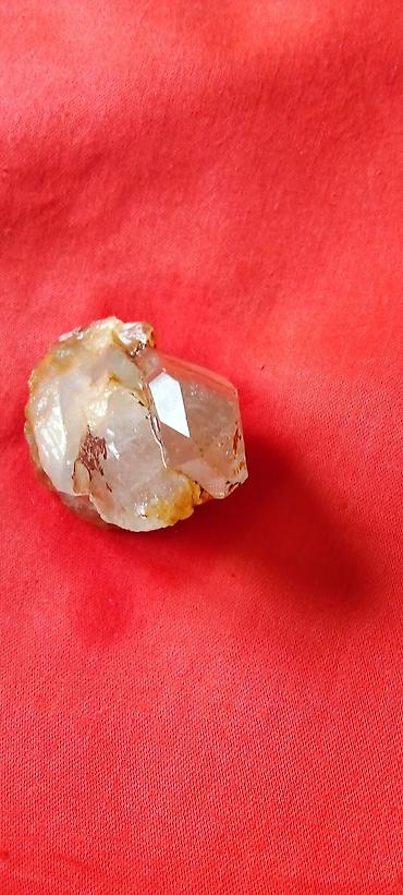 red dot: Prirodni kvarcni kristal – sirovi komad - Materijal: prirodni kvarc — 5