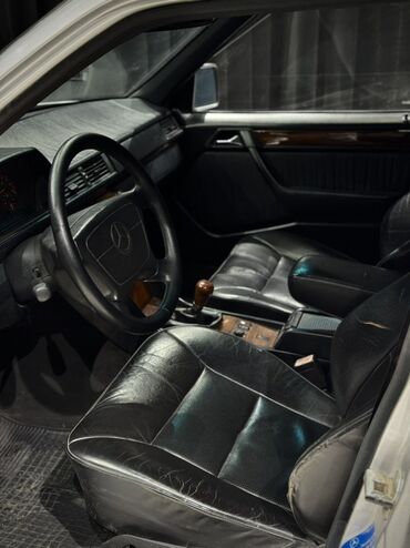 Mercedes-Benz: Mercedes-Benz W124: 1994 г., 2.2 л, Механика, Бензин, Седан — 11