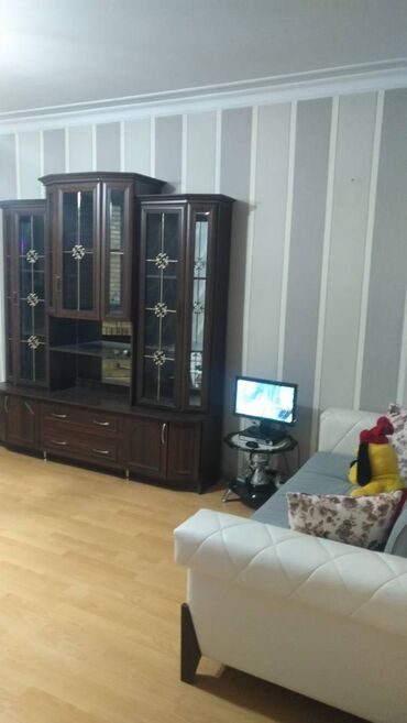 Uzunmüddətli kirayə mənzillər: Qaraçuxur məscidin yanında,5 mertebeli binanin,5 ci mertebesində,2 — 2