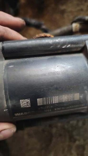 navoj: KOMPRESOR VAZDUSNIH JASTUKA ZA MERCEDES BENZ E 124, E 200, E 220 — 1