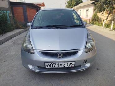 шины r14c: Honda Fit: 2002 г., 1.3 л, Вариатор, Бензин, Хетчбек