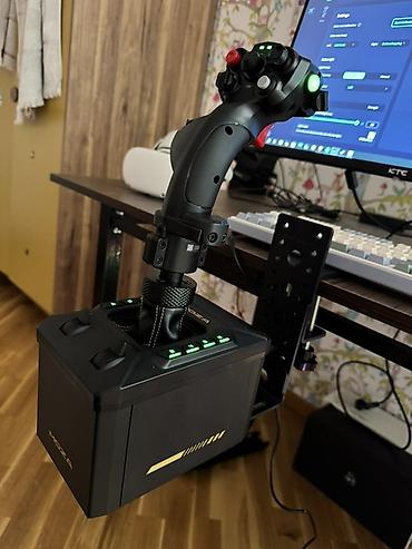 Видеоигры и приставки: Tam Nəzarət Paneli və Joystick: Həm baza üzərində, həm də joystick — 4