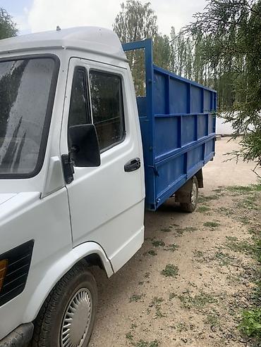 глазки на авто: Mercedes-Benz грузовой бортовой малотоннажник - Кабина — 2