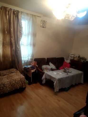 Köhnə tikili: Neftçilər metrosuna 5 dəqiqəlik məsafədə ev satılır(2 ev)1 otaq 3-ə -da lalafo.az — 3 Köhnə tikili: Neftçilər metrosuna 5 dəqiqəlik məsafədə ev satılır(2 ev)1 otaq 3-ə — 3