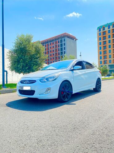 Hyundai: Hyundai Accent: 1.6 l | 2012 il Sedan
