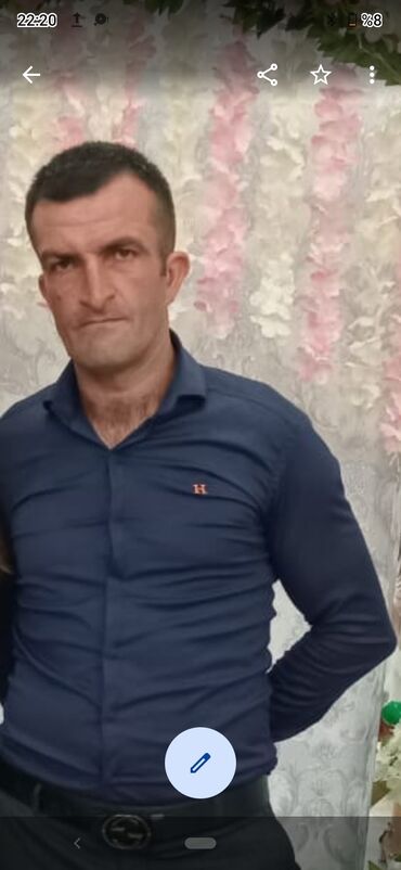 Fəhlələr: Bu, kişilər üçün nəzərdə tutulmuş tünd göy rəngli, uzunqol köynəkdir