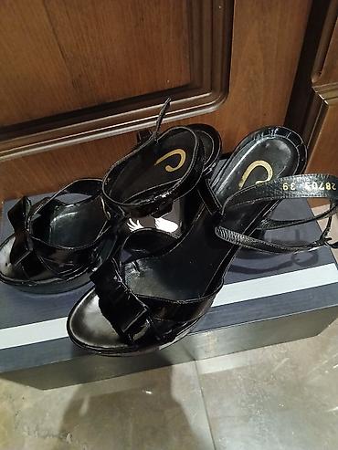 ysl ayaqqabı: Qadın ayaqqabısı – qara lak dərili sandal - Rəng: parlaq qara - — 2