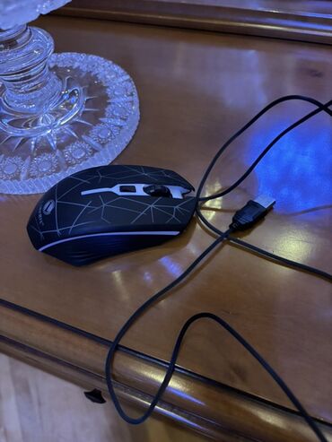 Компьютерные мышки: USB interfeysli bu qara rəngli optik siçan, stolüstü kompüterlər və