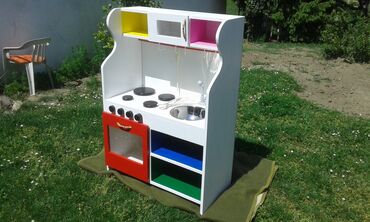 Ostali dečiji nameštaj: Dečija drvena kuhinja za igru – ručno izrađena, stabilna i bogato — 3