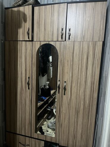 продам прихожую: Гарнитур для прихожей, Зеркало, ДСП, цвет - Коричневый