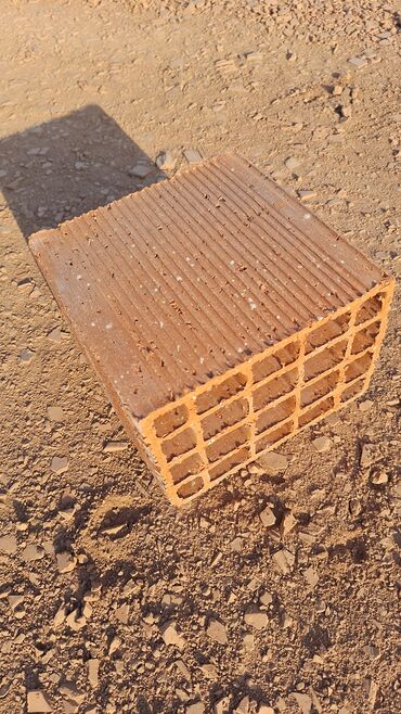 Kərpiclər: Keramzit/keramik boşluqlu blok (hörgü kərpici) - Material: bişmiş gil — 9