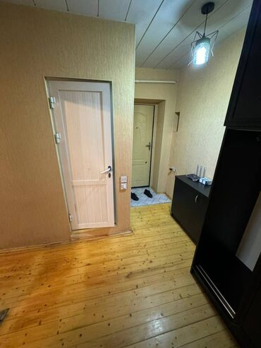 Uzunmüddətli kirayə mənzillər: Nərimanov rayonu, Azadlıq prospektində, köhnə tikili, 5 mərtəbəli — 9