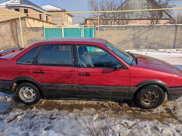 Volkswagen: Volkswagen Passat: 1988 г., 1.8 л, Механика, Бензин, Седан