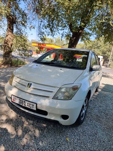 победа машина: Toyota ist: 2004 г., 1.3 л, Автомат, Бензин, Хетчбек