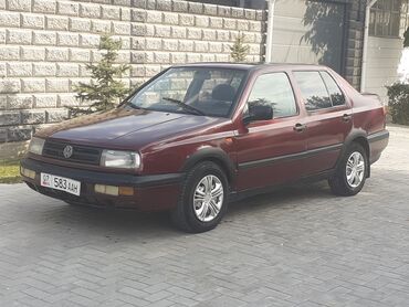 машина автомобилей: Volkswagen Vento: 1992 г., 1.8 л, Механика, Бензин, Седан