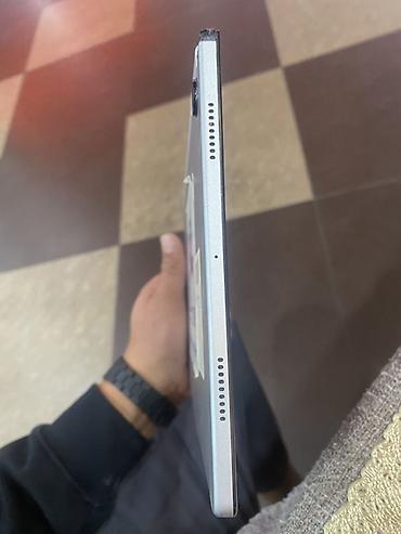 nokia 9: Планшет Samsung в серебристом цвете. Тонкий металлический корпус — 4