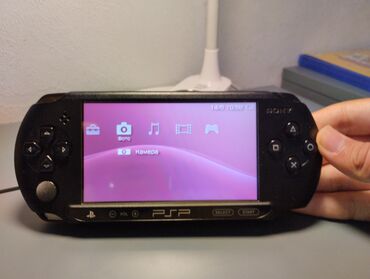 купить бу компьютер игровой: Портативная игровая консоль Sony PSP e1008 в черном корпусе. В