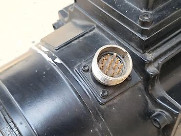 Elektromotori: Servo motor MAC 093C, sa enkoderom i kocnicom Precnik osovine je 24mm — 8