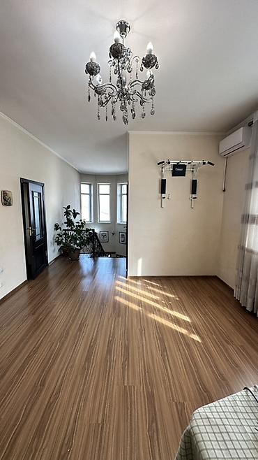 Продажа коттеджей и домов: 📍 Продается 2 х эт дом Город: Бишкек (район Молодая Гвардия) • 🏠 — 22