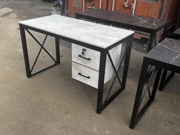 Письменные столы: Письменный стол — 37