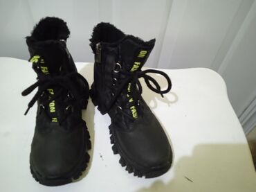 Čizme: Čizme, Veličina - 32 na lalafo.rs — 2 Čizme: Čizme, Veličina - 32 — 2