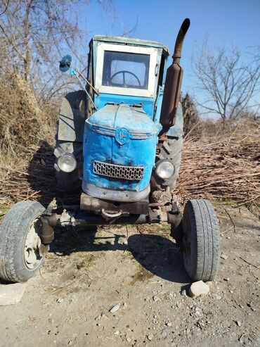 Kommersiya nəqliyyat vasitələri: T40 traktor 40 at gücü ehtiyyat hissəsi kimi də satılır