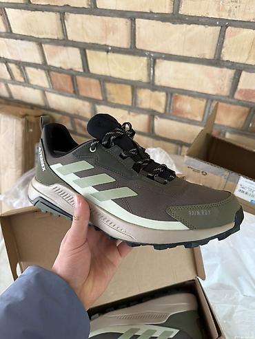 Кроссовки и спортивная обувь: Мужские кроссовки, 44, Adidas, Новый, Бесплатная доставка — 1