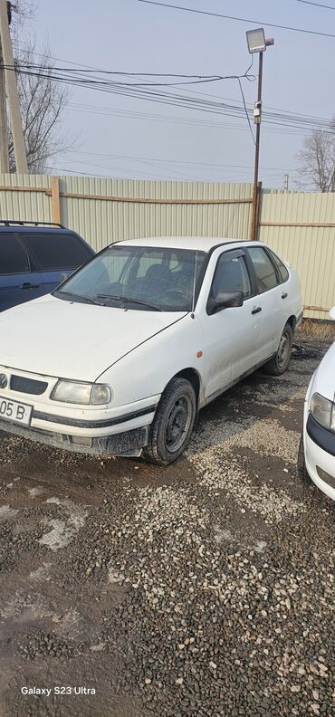 Volkswagen: Volkswagen Polo: 1999 г., 1.8 л, Механика, Бензин