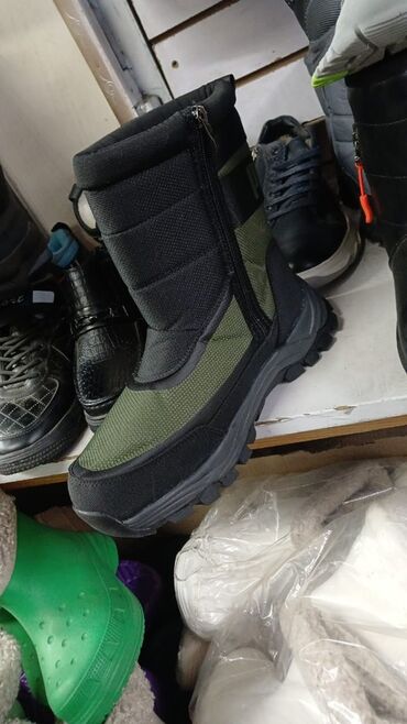 Кроссовки и спортивная обувь: Мужская обувь (несколько моделей) 1) Кроссовки серо‑чёрные Waterproof — 15