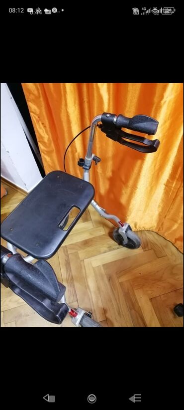 Hodalice, štake, štapovi za hodanje, kolica za hodanje: Hodalica kao Nova je

Mirjevo — 16