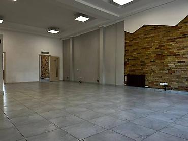 Продажа помещений свободного назначения: Продаётся коммерческое помещение в самом сердце города! Адрес: ул — 3