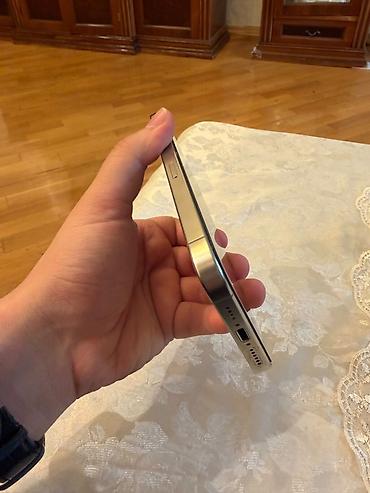 17 pro max: IPhone 15 Pro Max, Natural Titanium, Face ID — 6