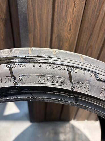 Təkərlər: İşlənmiş Şin Dunlop 285 / 35 / R 21 — 3