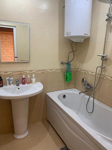 Mənzillər: Bakı, Yeni Günəşli Massiv D, 3 otaqlı, Köhnə tikili, m. Xalqlar Dostluğu, 68 kv. m — 3