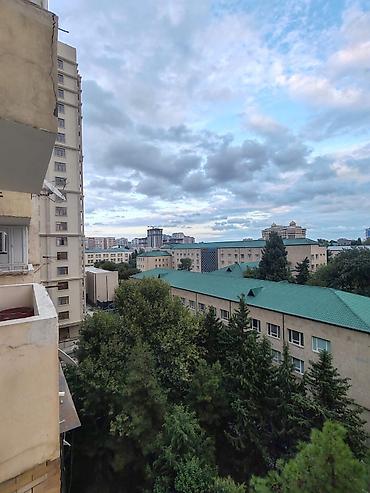 8 mikrorayon: Kiraye ev_tibb unversetine yaxin 9/7 mertebesinde 4 otaqli ev 900 azn — 3