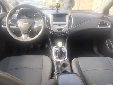 Chevrolet: Chevrolet Cruze: 1.4 l | 2018 il 129500 km Sedan — 12