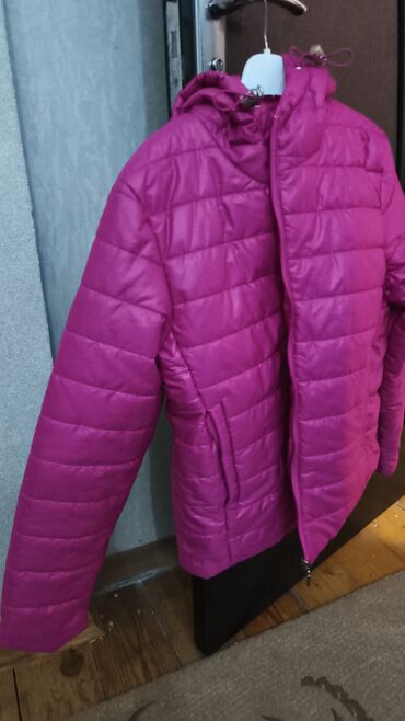 Ziyafət donları: - Qadın paltarı: capcanlı çəhrayı rəngdə, dizdən aşağı uzunluqda. Ön — 5